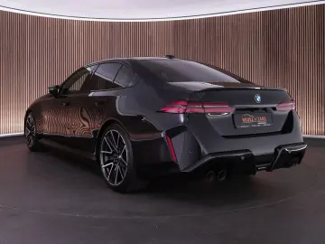BMW M5  Carbon ext. Bowers&Wilkins head-up