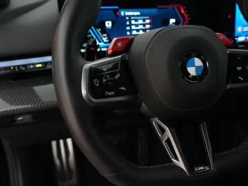 BMW M5  Carbon ext. Bowers&Wilkins head-up
