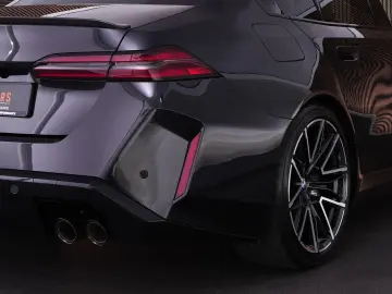 BMW M5  Carbon ext. Bowers&Wilkins head-up