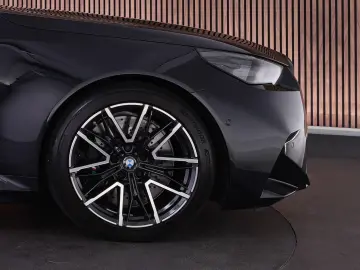 BMW M5  Carbon ext. Bowers&Wilkins head-up