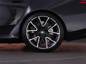 BMW M5  Carbon ext. Bowers&Wilkins head-up