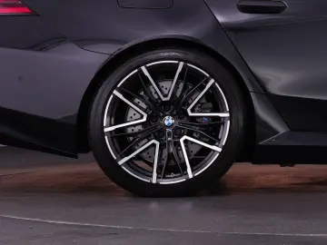 BMW M5  Carbon ext. Bowers&Wilkins head-up