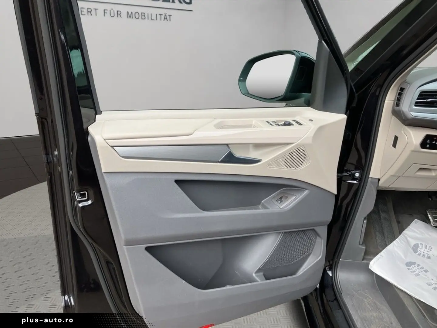 VW T7 Multivan Style eHybrid 4Mot 7Sitze Leder AHK
