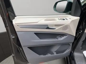 VW T7 Multivan Style eHybrid Allrad Pano AreaView