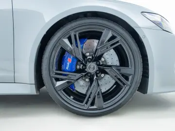 AUDI RS 6 Avant 4.0 TFSI TIPT QUA MATRIX PANO B&O HUD