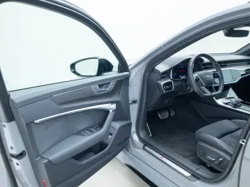 AUDI RS 6 Avant 4.0 TFSI TIPT QUA MATRIX PANO B&O HUD