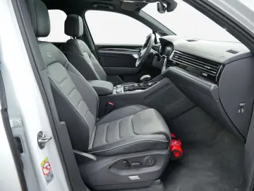 VW Touareg 3.0 TDI R-Line Pano AHK DYNAUDIO Massage