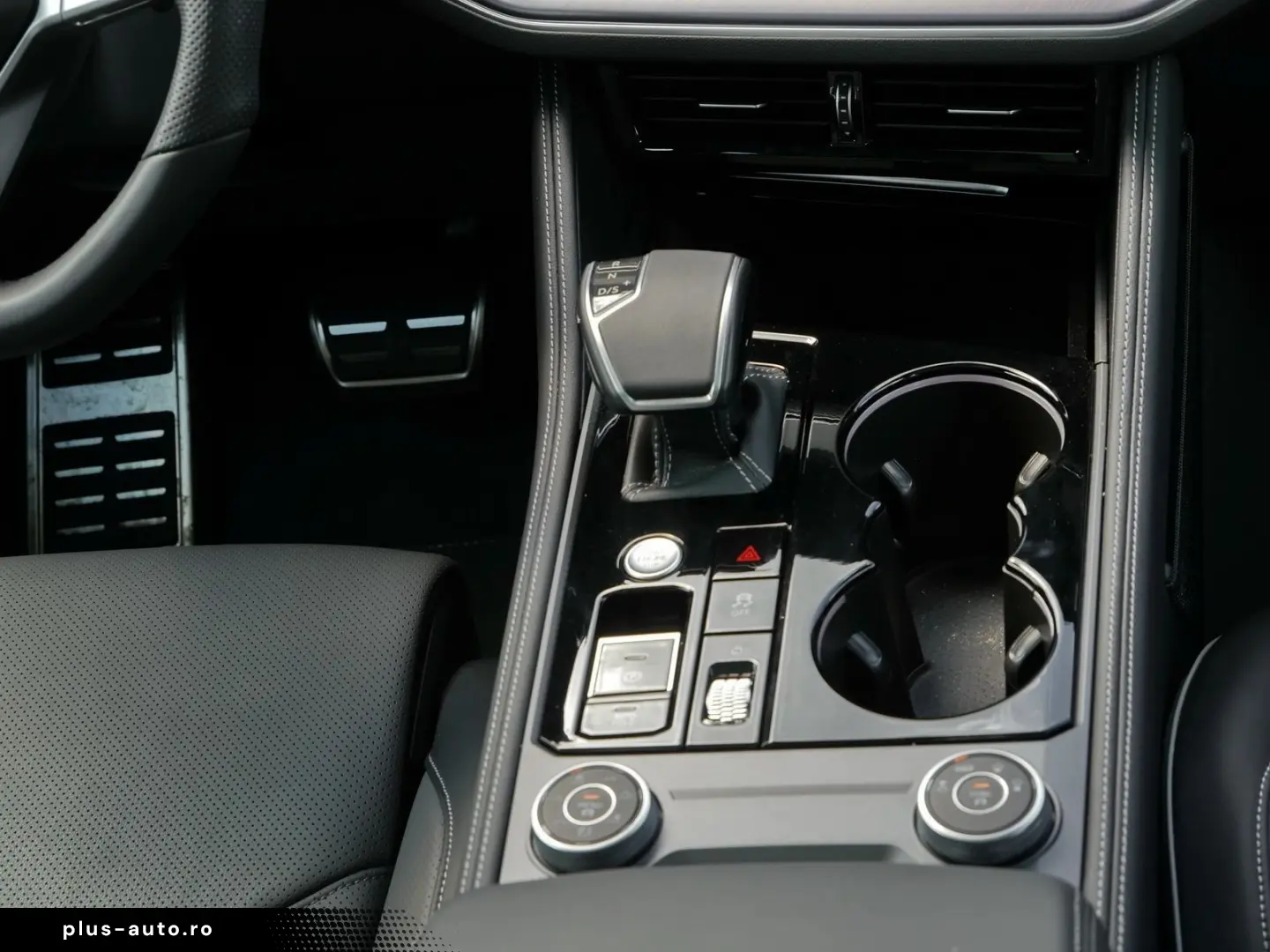 VW Touareg 3.0 TDI R-Line Pano AHK DYNAUDIO Massage