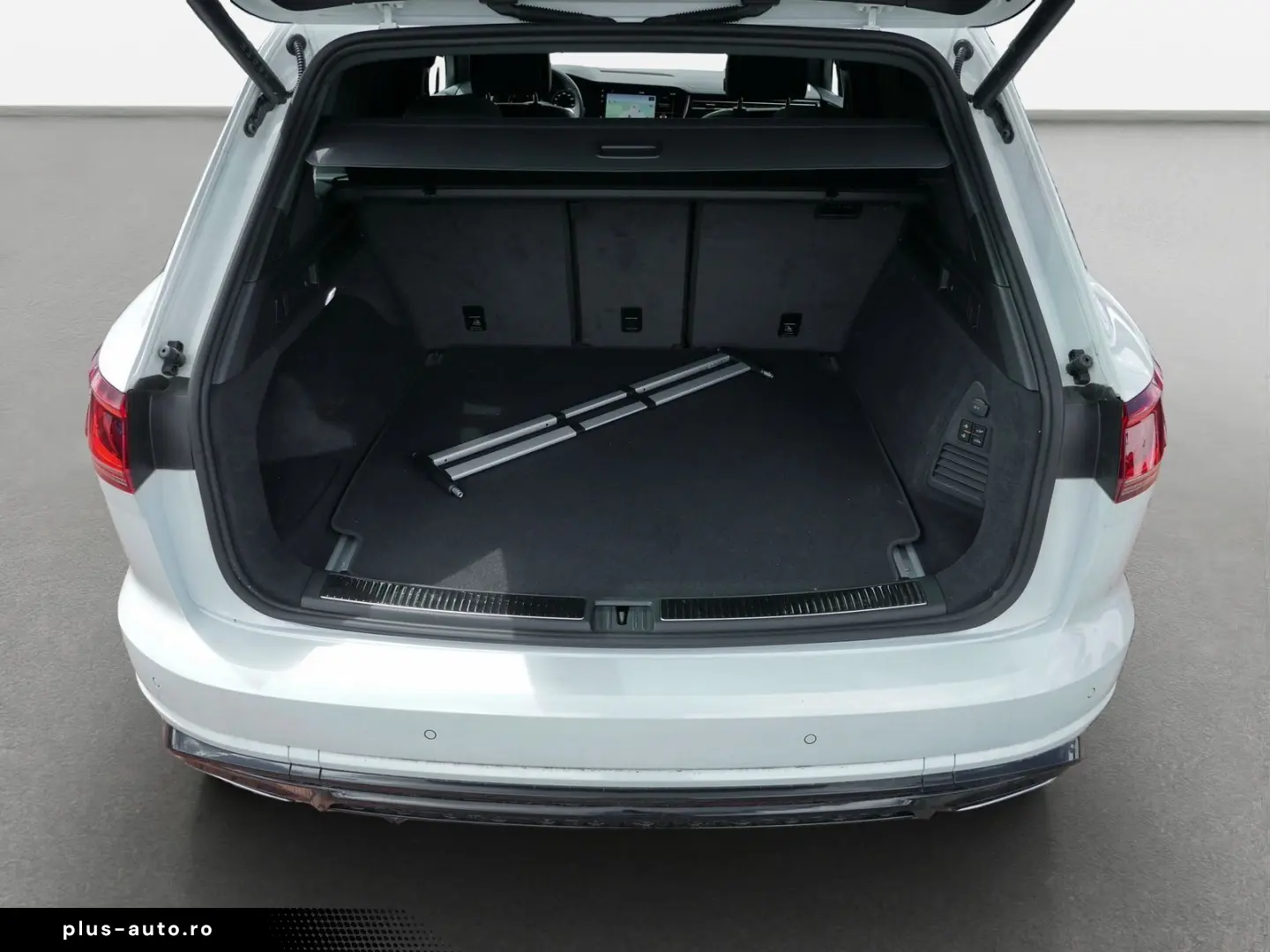 VW Touareg 3.0 TDI R-Line Pano AHK DYNAUDIO Massage
