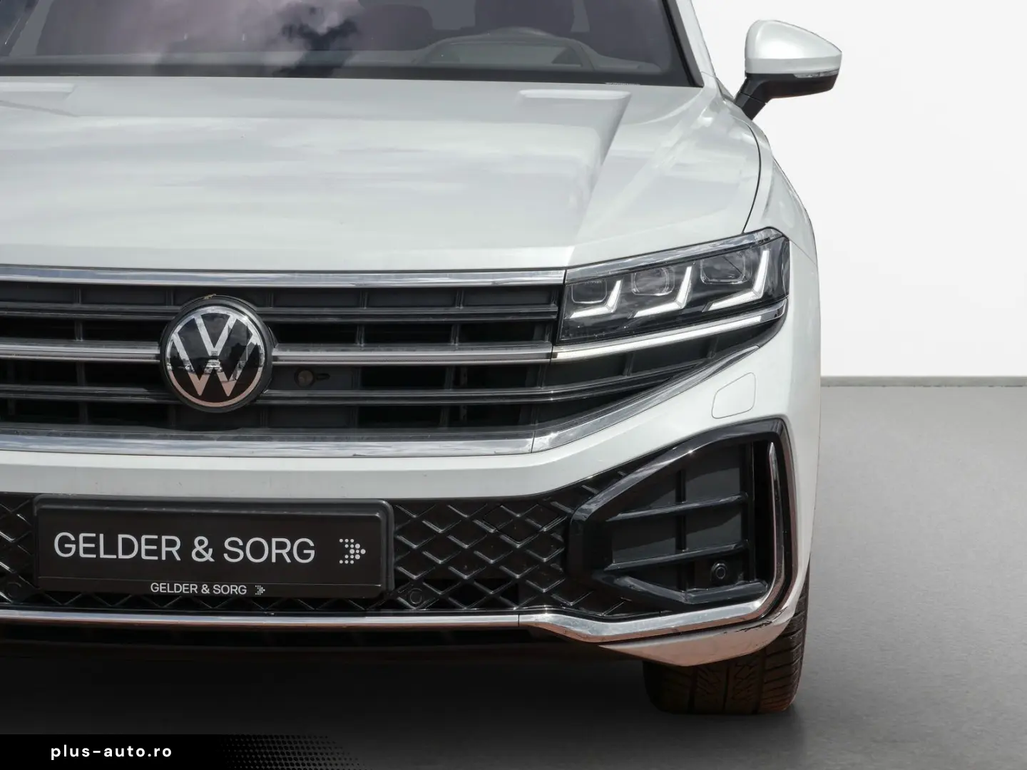 VW Touareg 3.0 TDI R-Line Pano AHK DYNAUDIO Massage