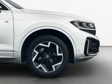 VW Touareg 3.0 TDI R-Line Pano AHK DYNAUDIO Massage