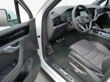 VW Touareg 3.0 TDI R-Line Pano AHK DYNAUDIO Massage