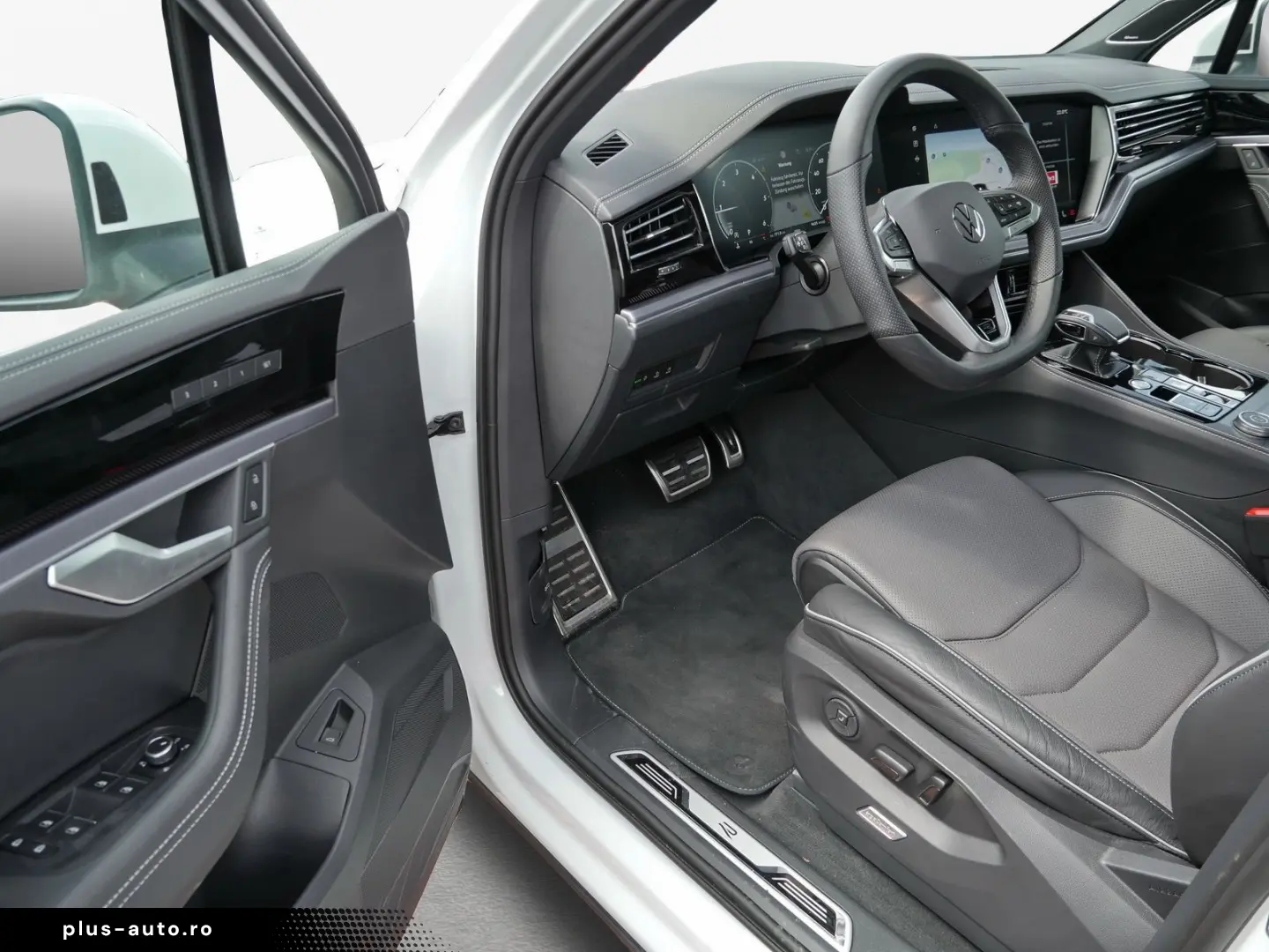 VW Touareg 3.0 TDI R-Line Pano AHK DYNAUDIO Massage
