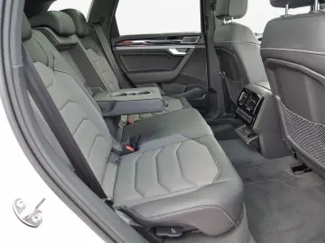 VW Touareg 3.0 TDI R-Line Pano AHK DYNAUDIO Massage