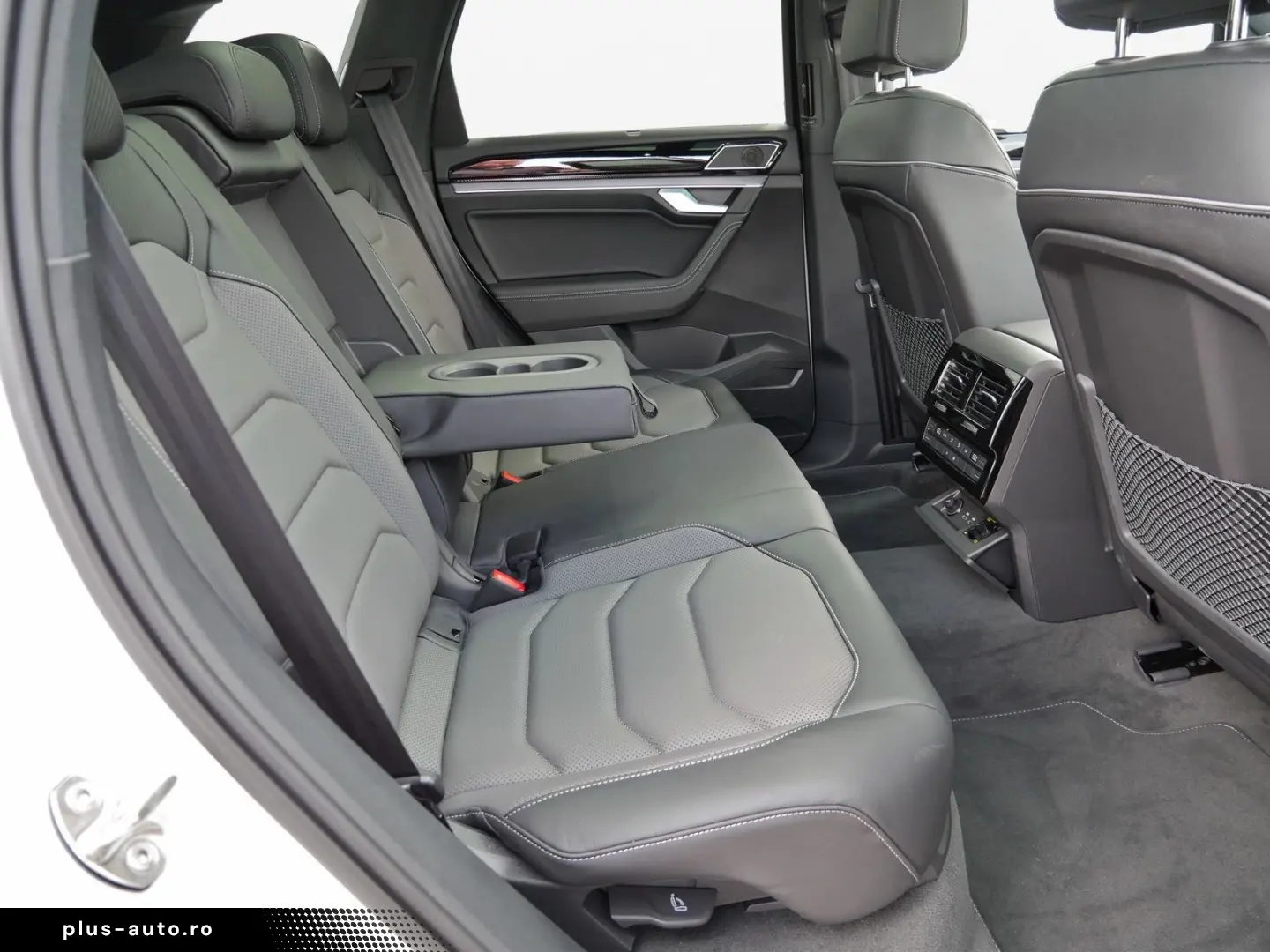 VW Touareg 3.0 TDI R-Line Pano AHK DYNAUDIO Massage