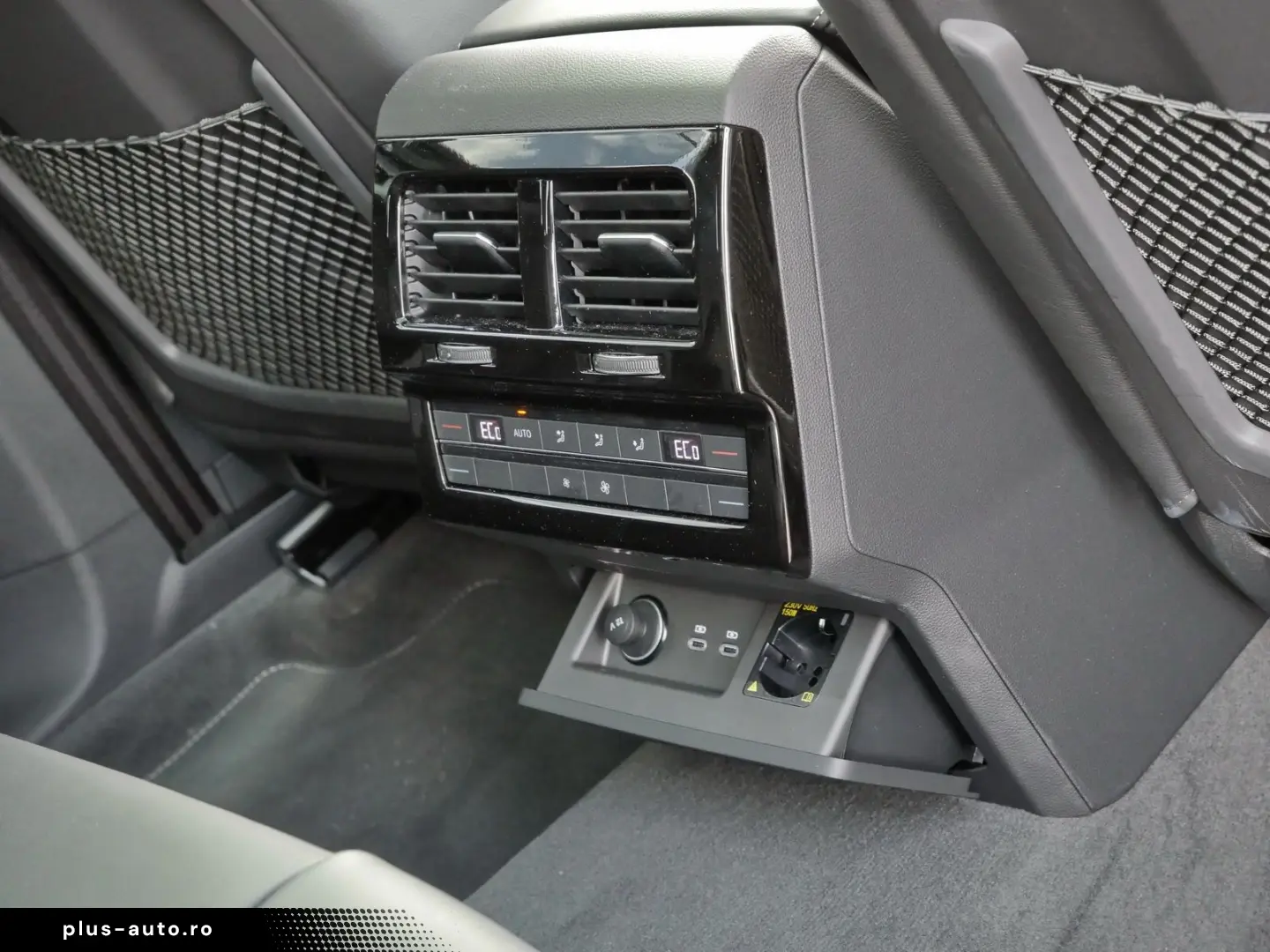 VW Touareg 3.0 TDI R-Line Pano AHK DYNAUDIO Massage