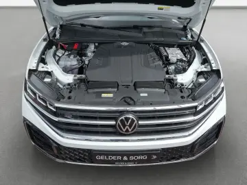 VW Touareg 3.0 TDI R-Line Pano AHK DYNAUDIO Massage