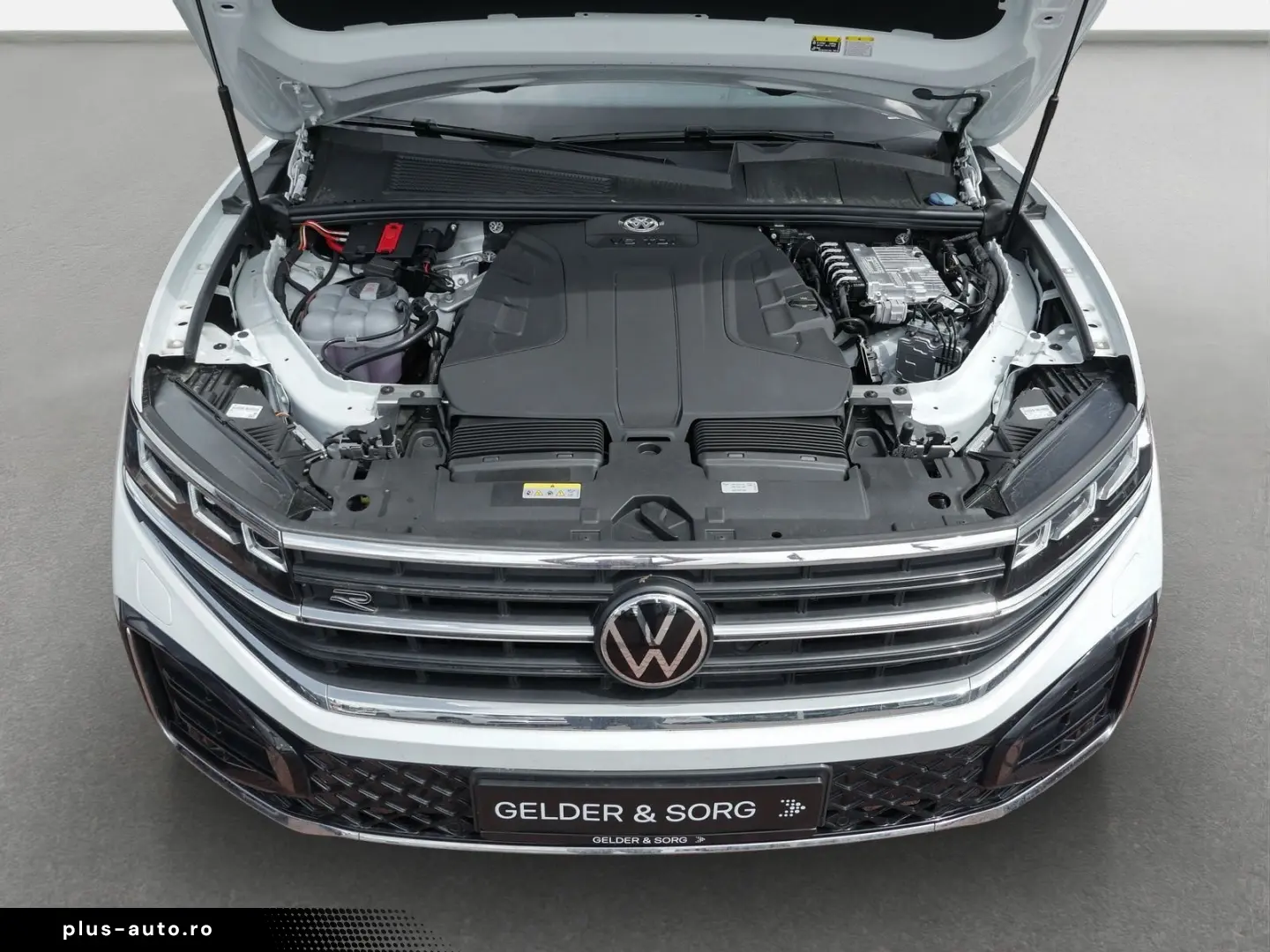 VW Touareg 3.0 TDI R-Line Pano AHK DYNAUDIO Massage