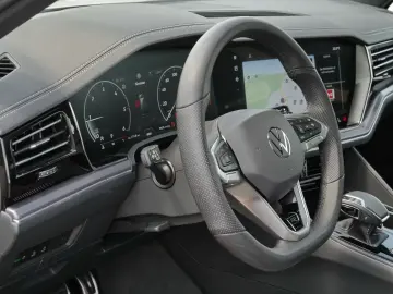 VW Touareg 3.0 TDI R-Line Pano AHK DYNAUDIO Massage