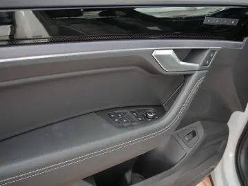VW Touareg 3.0 TDI R-Line Pano AHK DYNAUDIO Massage