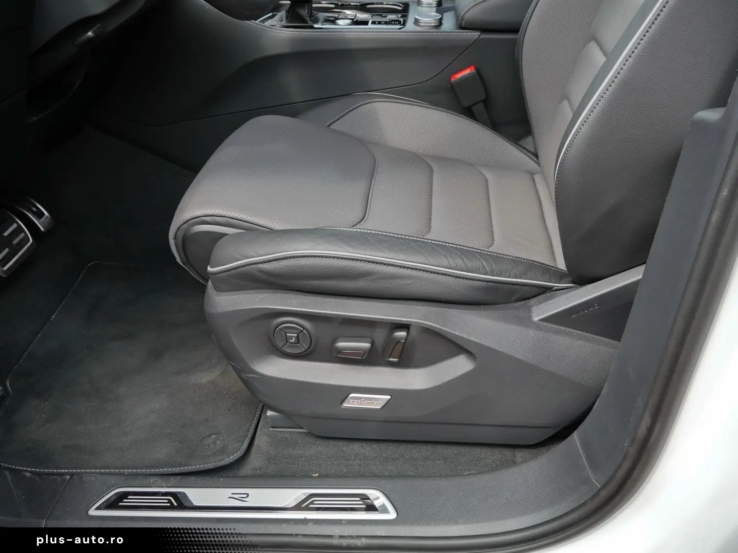 VW Touareg 3.0 TDI R-Line Pano AHK DYNAUDIO Massage