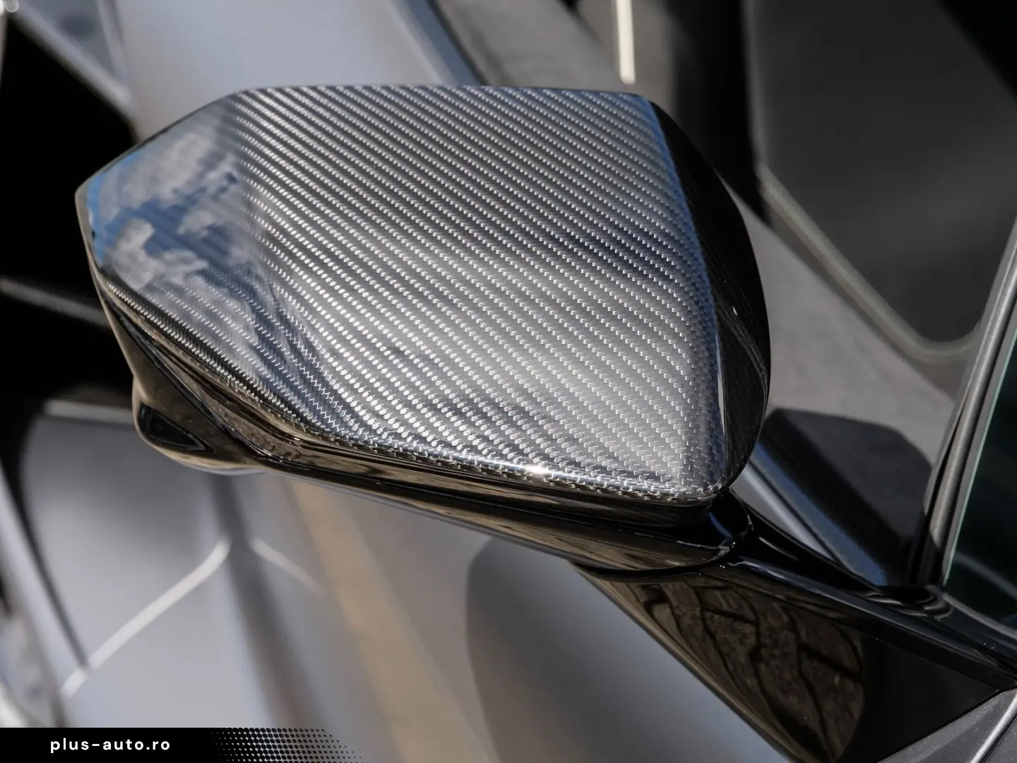 LAMBORGHINI Revuelto 2025 — imagine 13