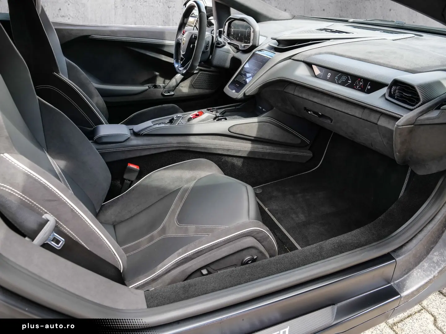LAMBORGHINI Revuelto 2025 — imagine 19