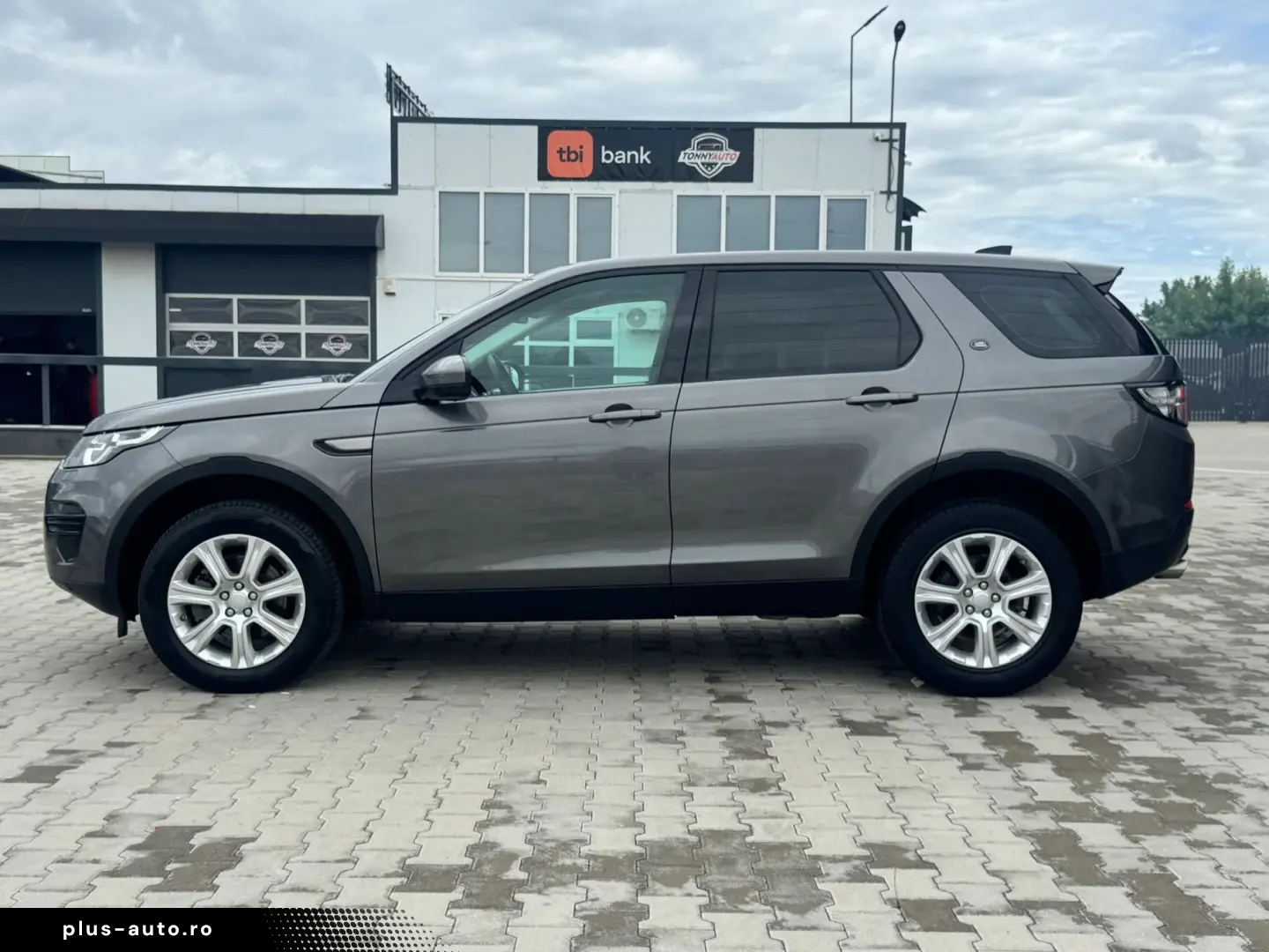 Land-Rover Discovery-Sport