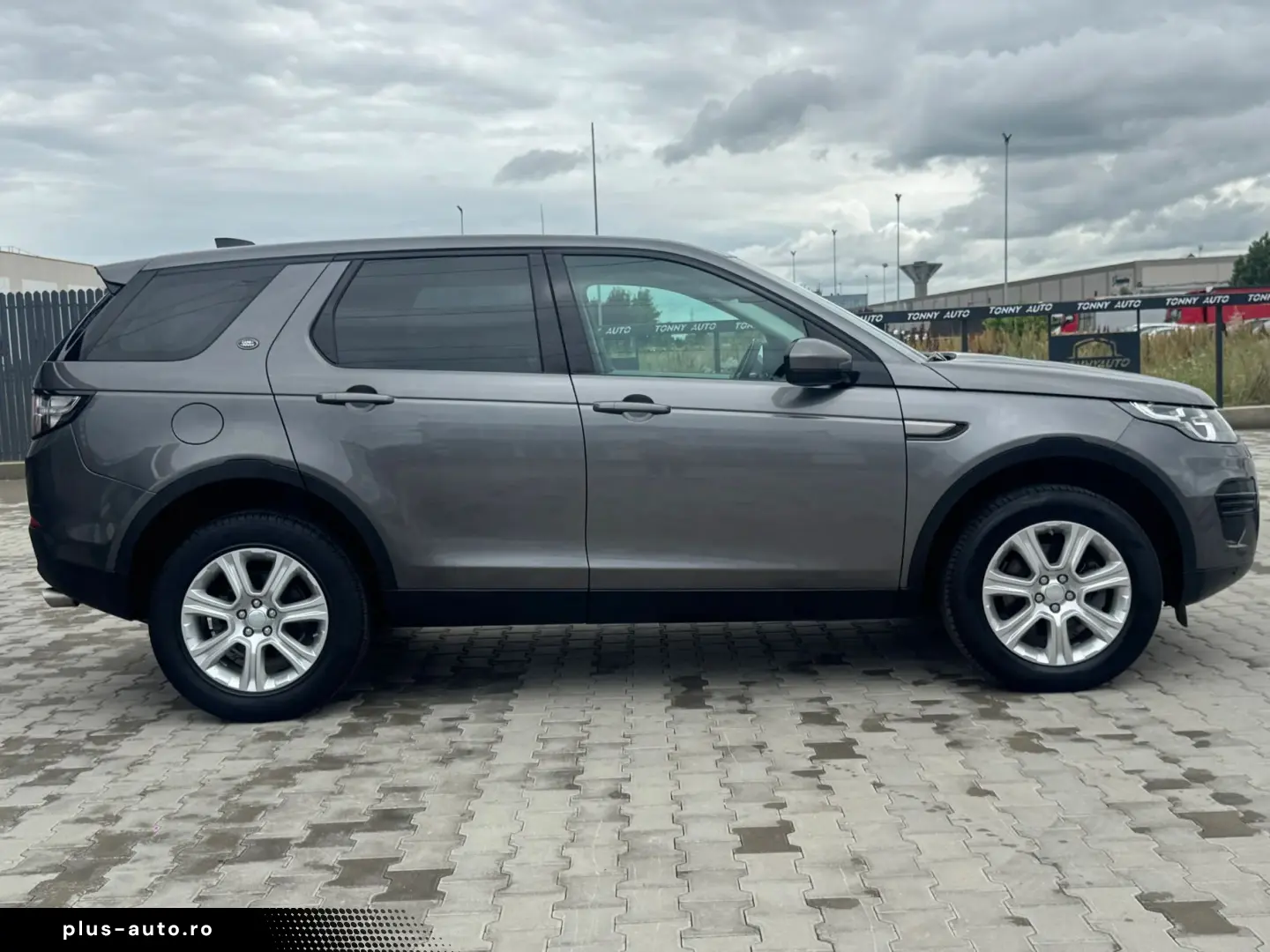 Land-Rover Discovery-Sport