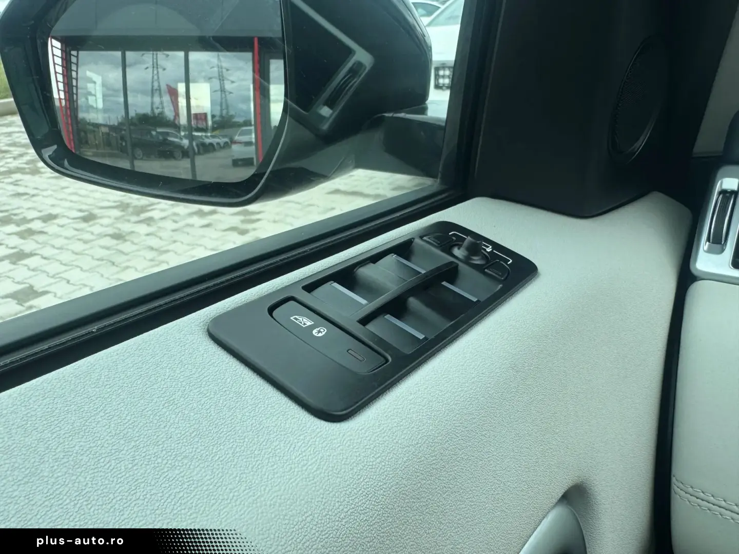 Land-Rover Discovery-Sport