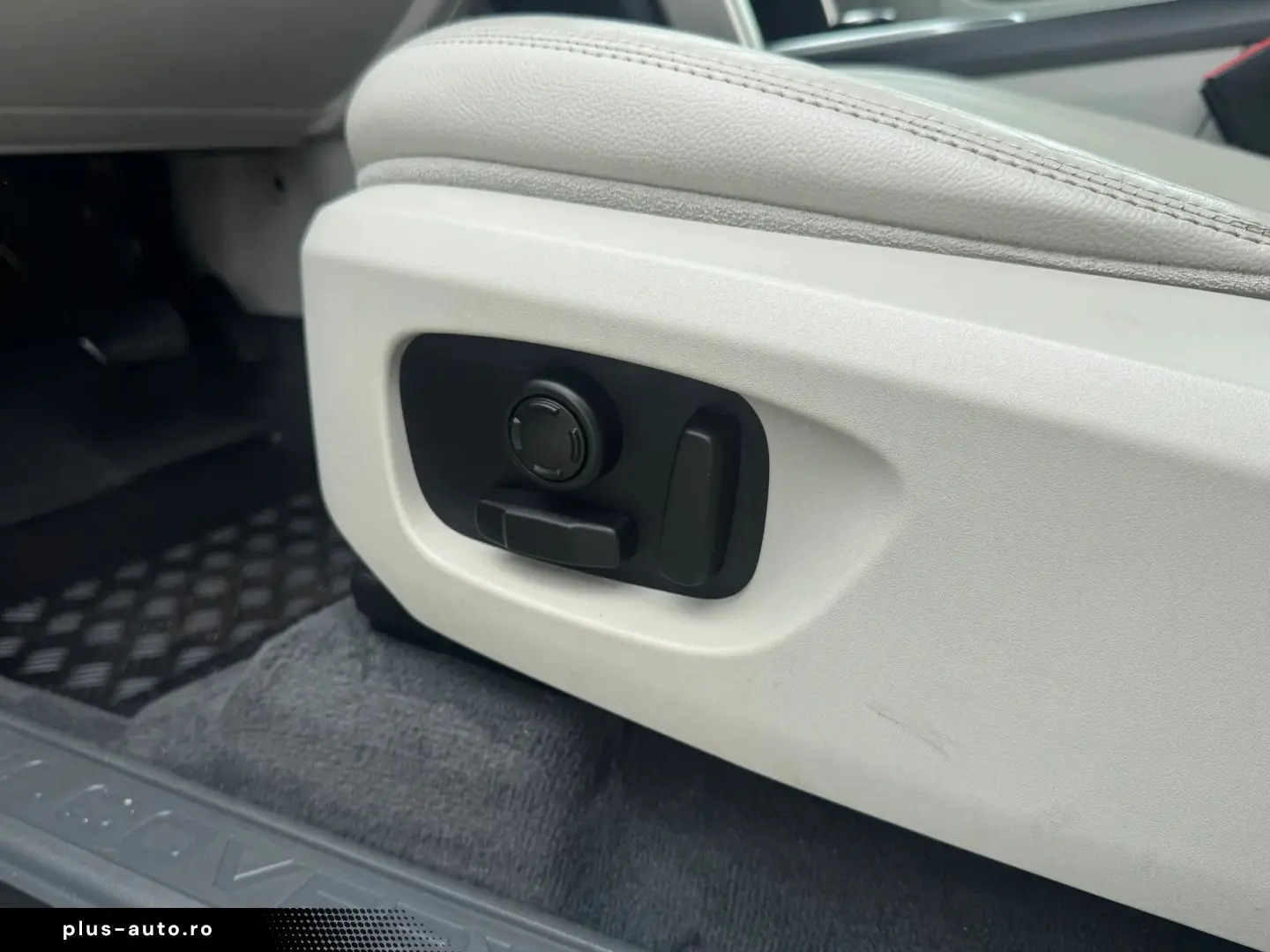 Land-Rover Discovery-Sport