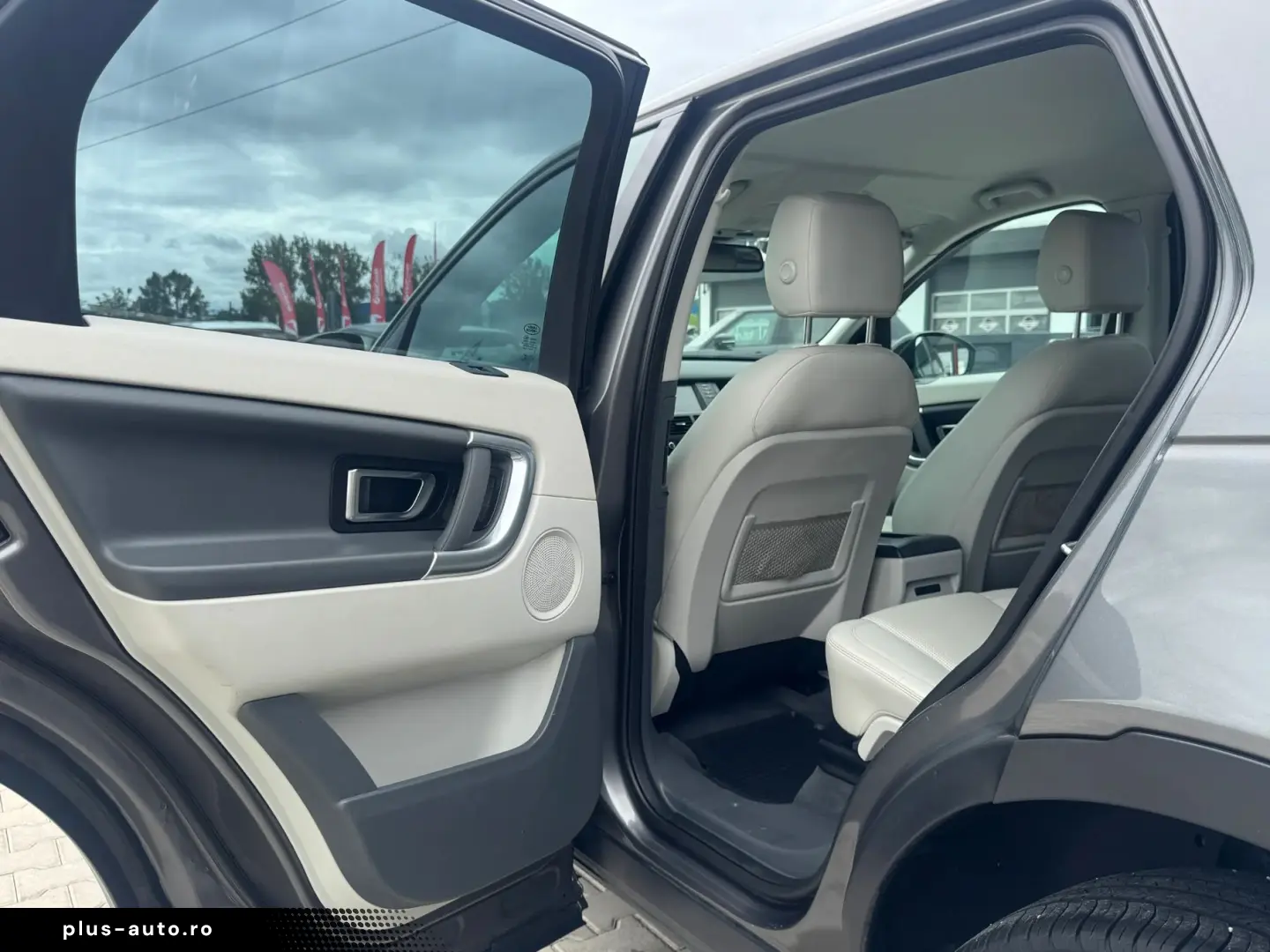 Land-Rover Discovery-Sport