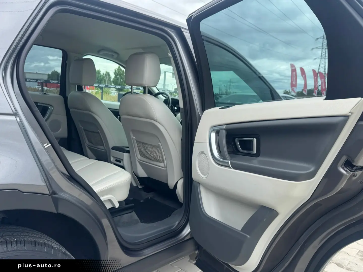 Land-Rover Discovery-Sport