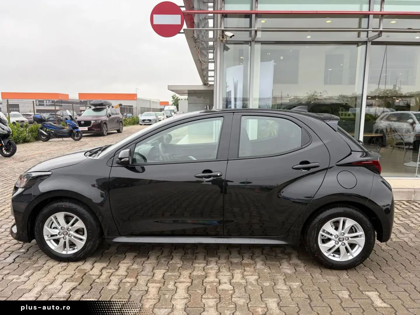 TOYOTA YARIS 1.5 Hybrid Active   Car No 136