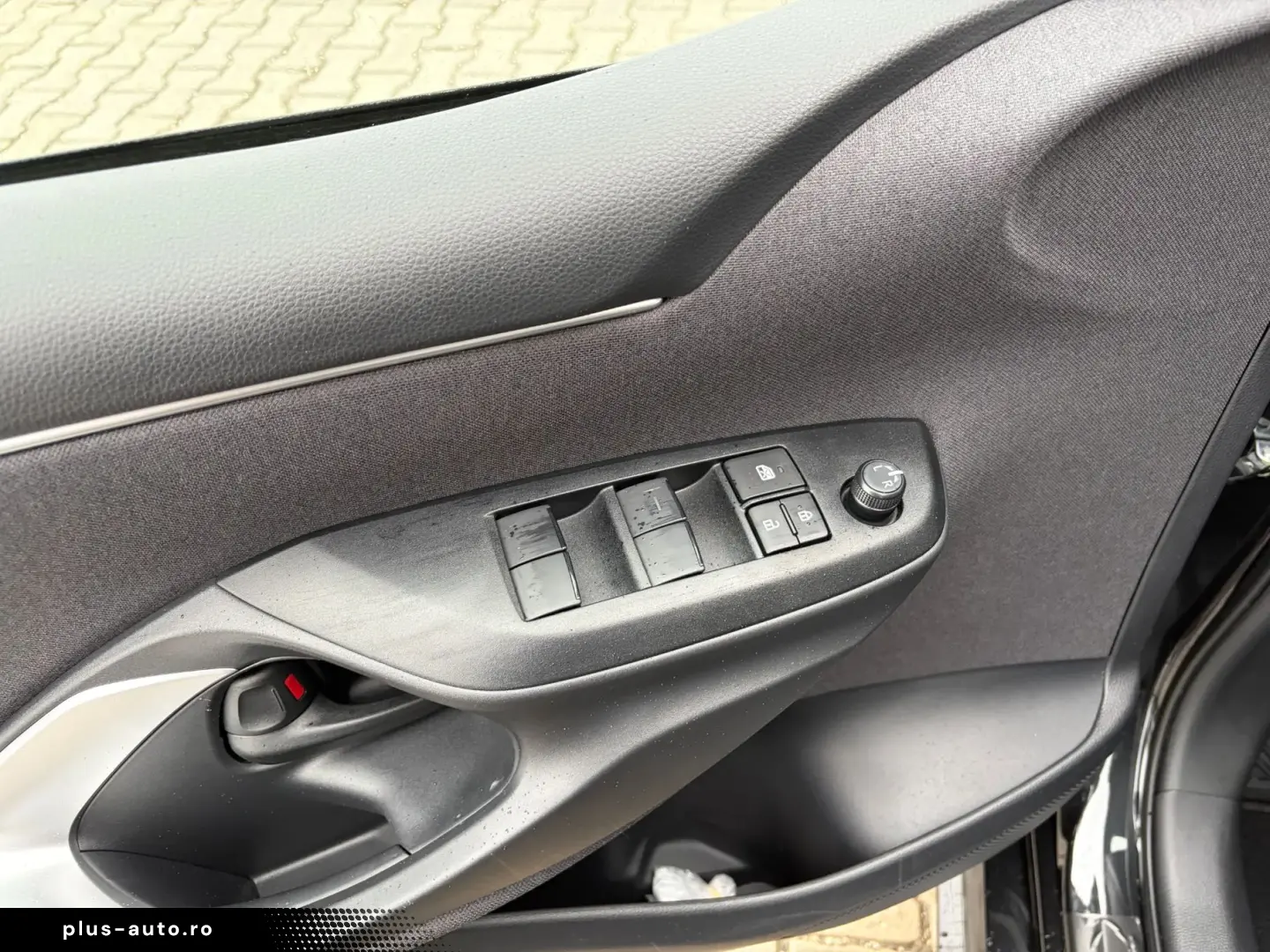 TOYOTA YARIS 1.5 Hybrid Active   Car No 136