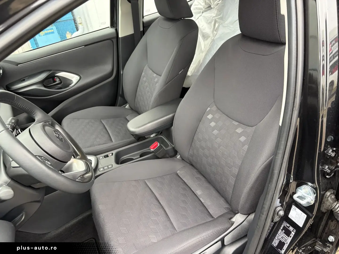 TOYOTA YARIS 1.5 Hybrid Active   Car No 136
