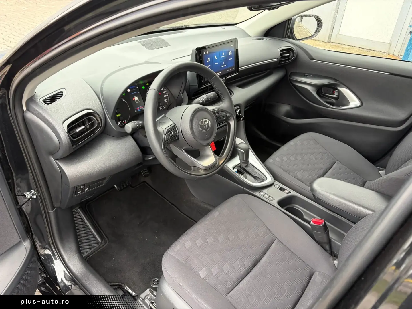 TOYOTA YARIS 1.5 Hybrid Active   Car No 136