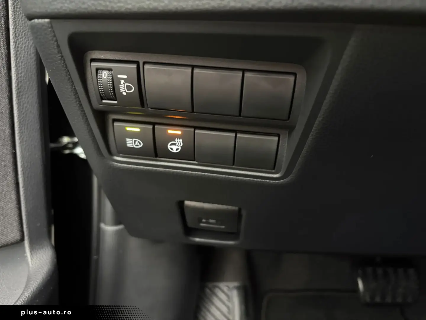 TOYOTA YARIS 1.5 Hybrid Active   Car No 136