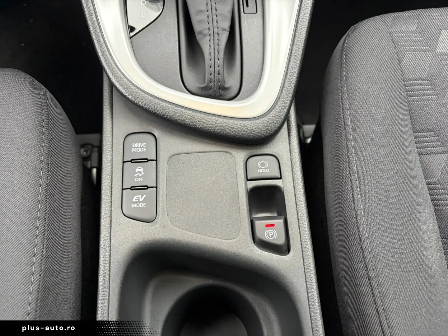 TOYOTA YARIS 1.5 Hybrid Active   Car No 136