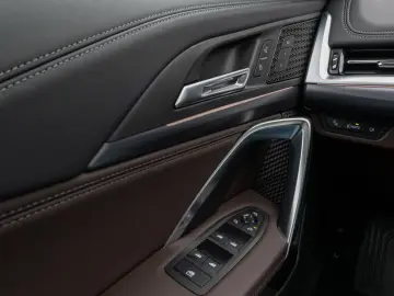 BMW X1 xD23i M Sport Panorama 360 HUD DAB AHK Komfor