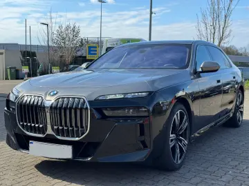 BMW 740 7 740 d xDrive M Sport Two Tone TV
