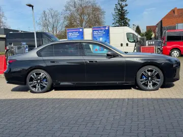 BMW 740 7 740 d xDrive M Sport Two Tone TV