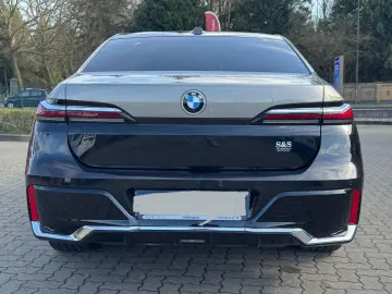 BMW 740 7 740 d xDrive M Sport Two Tone TV