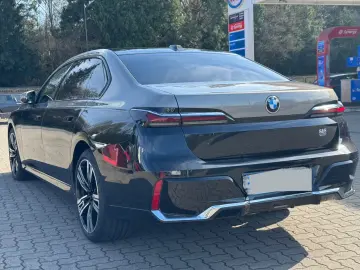 BMW 740 7 740 d xDrive M Sport Two Tone TV