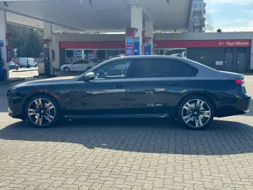 BMW 740 7 740 d xDrive M Sport Two Tone TV