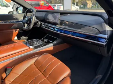 BMW 740 7 740 d xDrive M Sport Two Tone TV