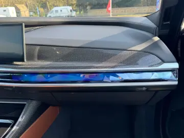 BMW 740 7 740 d xDrive M Sport Two Tone TV