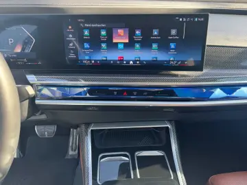 BMW 740 7 740 d xDrive M Sport Two Tone TV