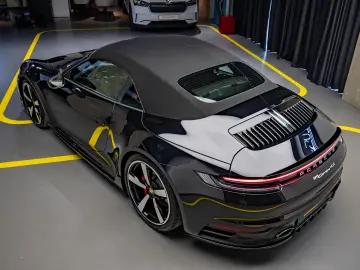 Porsche 992 Carrera 4 S