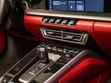 Porsche 992 Carrera 4 S